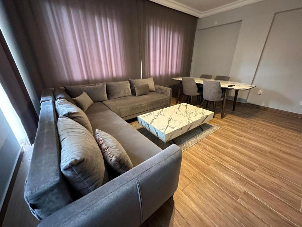 Lara'S Suite Antalya Bagian luar foto